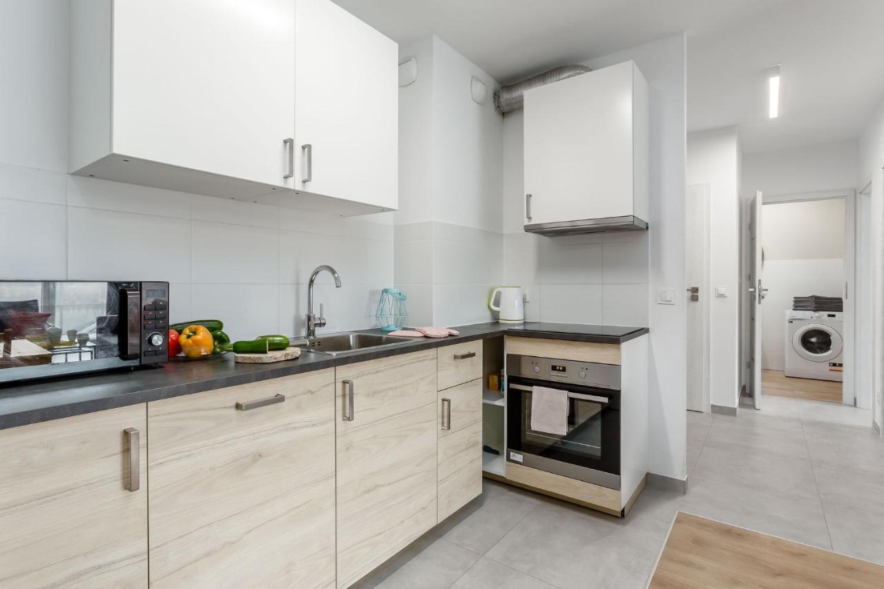 Chill Apartments Marywilska Varşovia Exterior foto